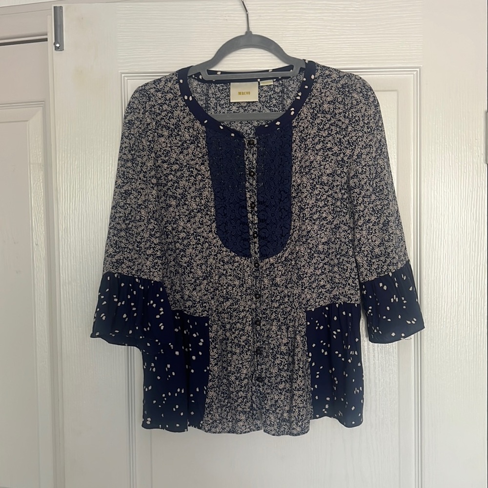Pretty navy floral blouse in a small
